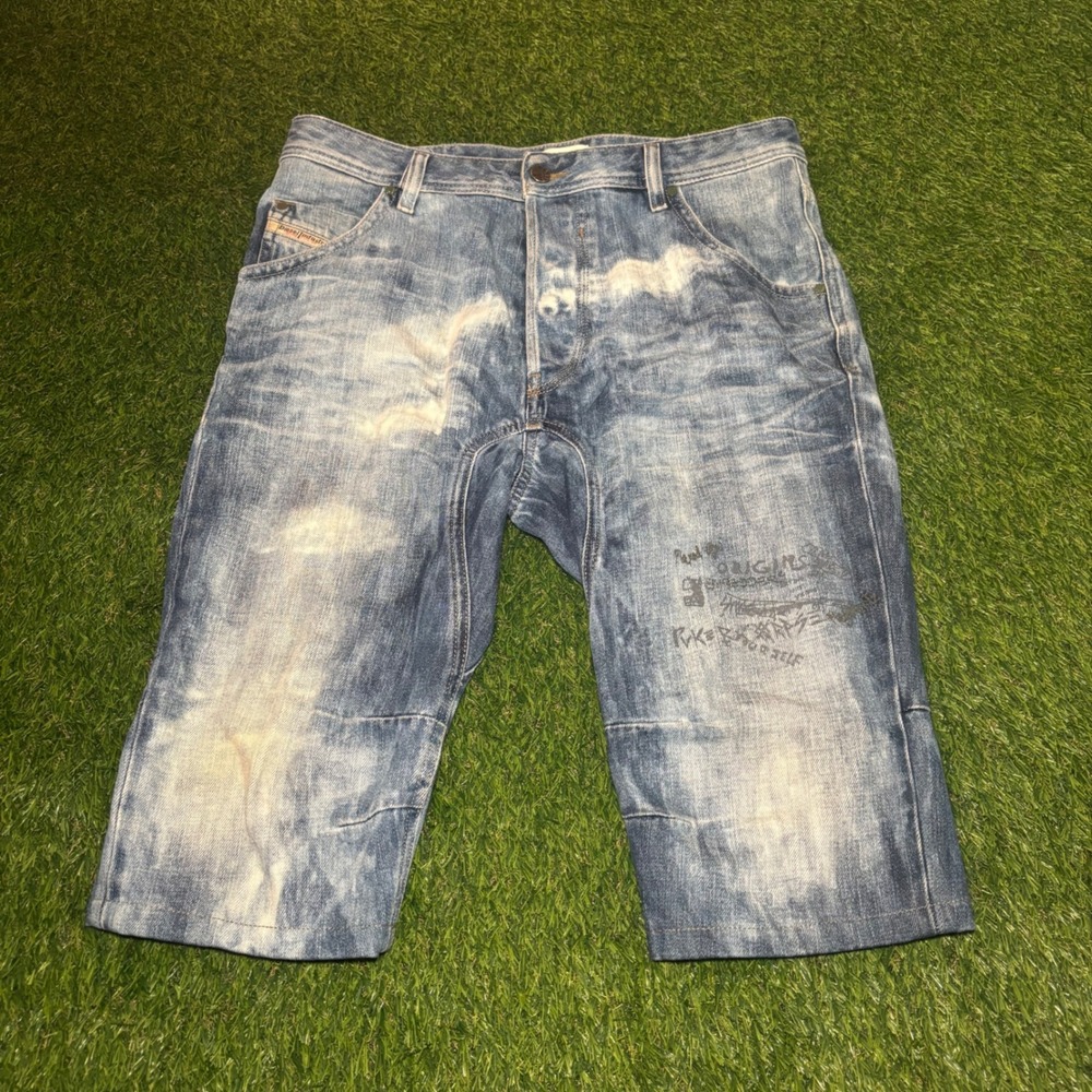Diesel Noble Mens Distressed Denim Shorts Light Wash Graffiti Graphic Size 30